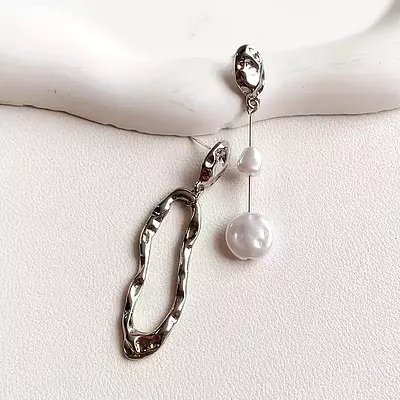 Irregular geometric asymmetrical imitation pearl statement earrings