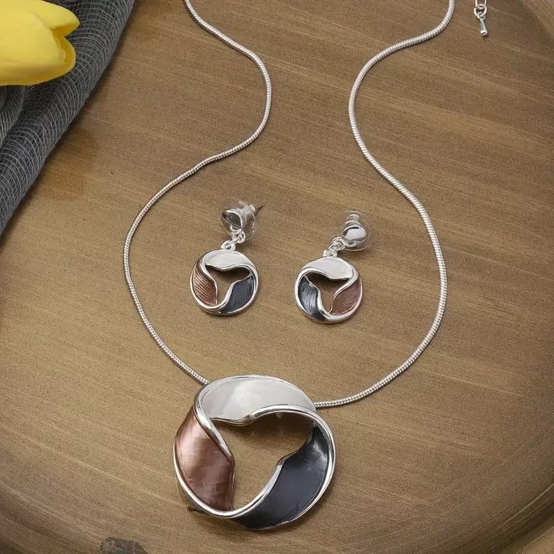 Elegant Khaki Vintage-Inspired Round Pendant Necklace & Earrings Set
