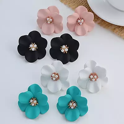 Inlaid White Faux Pearls Earrings