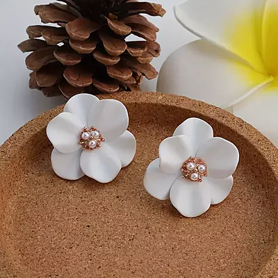 Inlaid White Faux Pearls Earrings