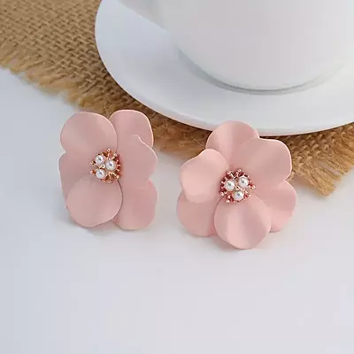 Inlaid White Faux Pearls Earrings