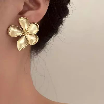 Vintage French-style Golden Flower Earrings